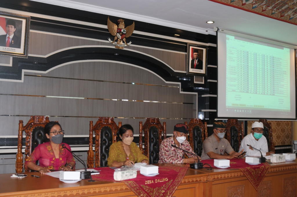 Penetapan Daftar Pemilih Tetap Pemilihan Perbekel Dalung  Disaksikan seluruh Kelian Dinas se Desa Dalung